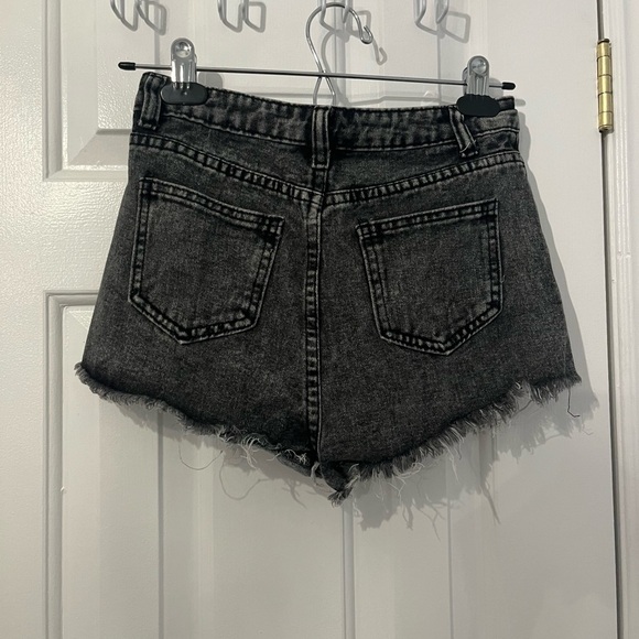 GIRLS SHEIN BLACK JEAN SHORTS - Picture 2 of 4